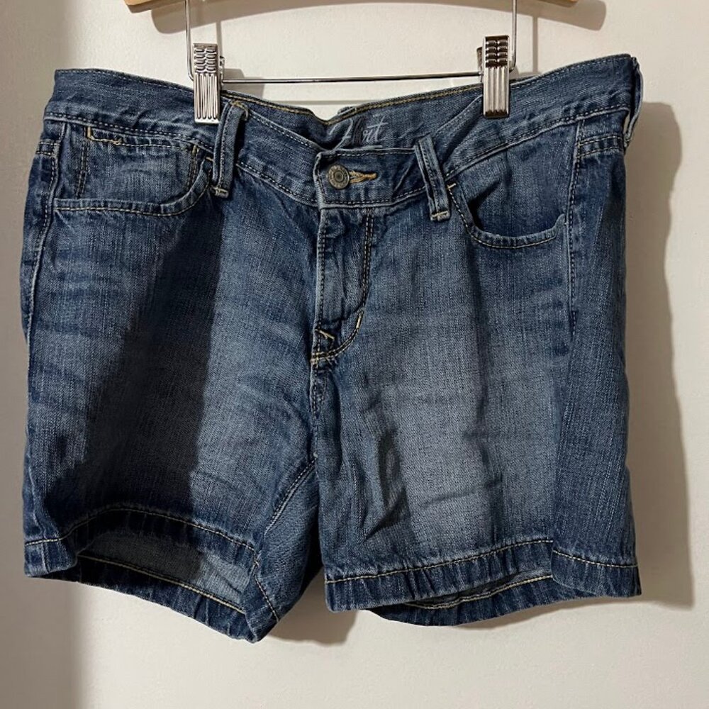Women's Old Navy Flirt Shorts Blue Jean 5" Size 6